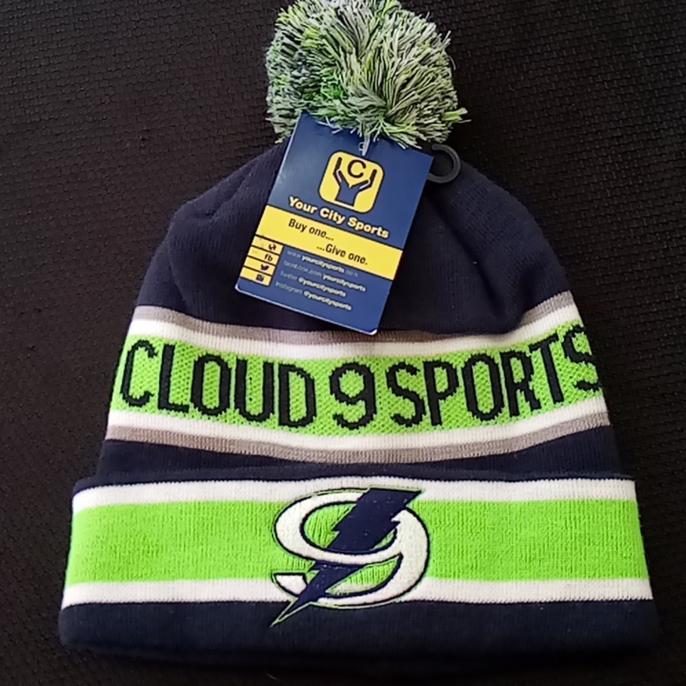 NWT Cloud 9 Sports beanie